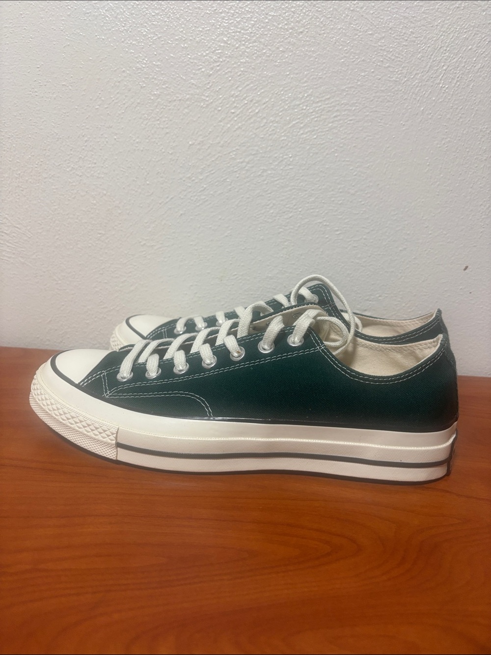 Converse Chunk 70 Low Top Sneakers in Forest Green and White.Size 9 New